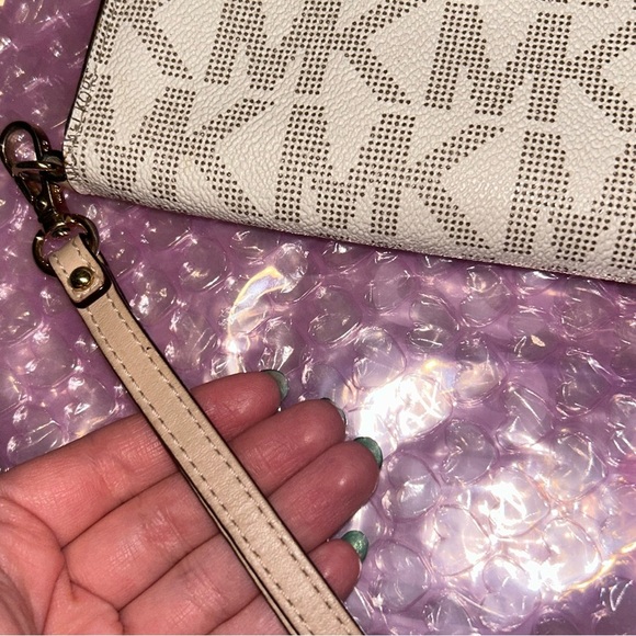 MICHAEL KORS MONOGRAM BEIGE WALLET - Picture 5 of 15